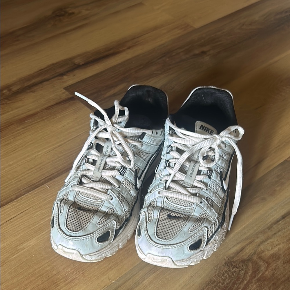 Nike Air Max White and Black Sneakers